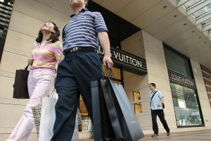 Sell in Bags in China: Affluent Chinese spending on luxury brands Sell in Bags in China: Affluent Chinese spending on luxury brands