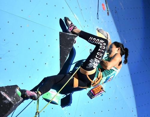 How to sell rock climbing gear in China ?
